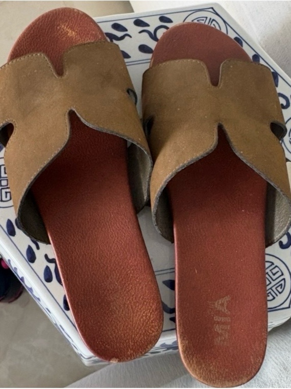 MIA Annia Comfy Brown
Flat Sandal Flip Flop
size 7 very nice condition